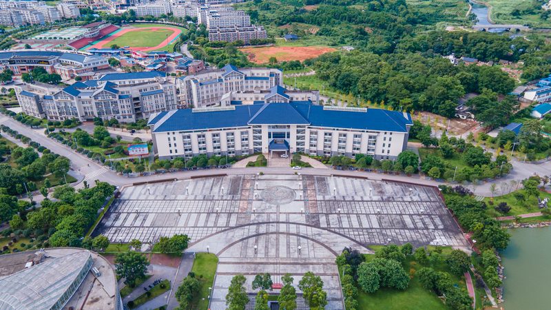 小型继电器尺寸选择：关键因素与适用场景分析